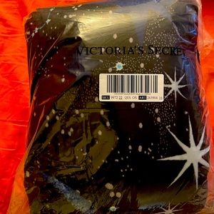 FLANNEL BLANKET FROM PINK BY VICTORIA’S SECRET. SUPER SOFT!